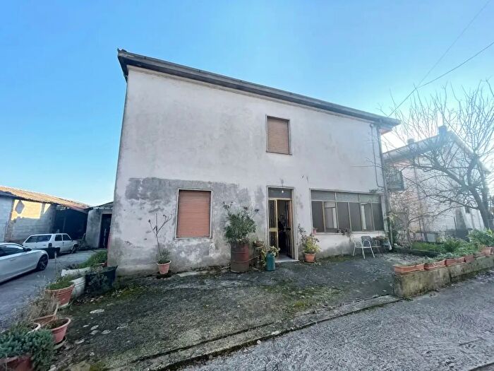 Casa con 20 locali in vendita in Via Sterparo Cicori, Arnara