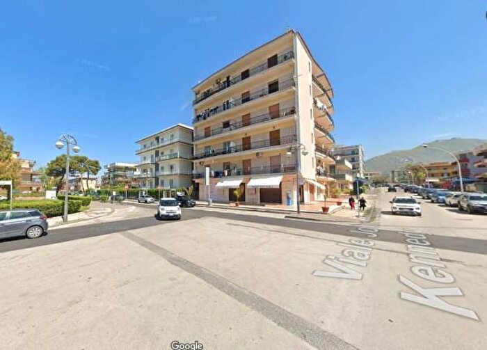 Appartamento trilocale in affitto in Mondragone