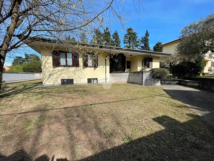 Casa quadrilocale in vendita in Viale dei Tigli, Busto Garolfo