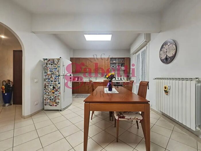 Appartamento con 6 locali in vendita in Scandicci