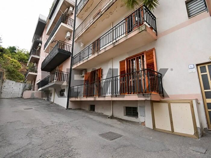 Appartamento quadrilocale in vendita in Via Giglio b, Aci Catena