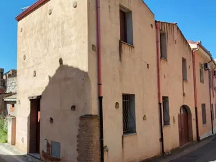 Casa quadrilocale in vendita in Via Maggiore, Laconi