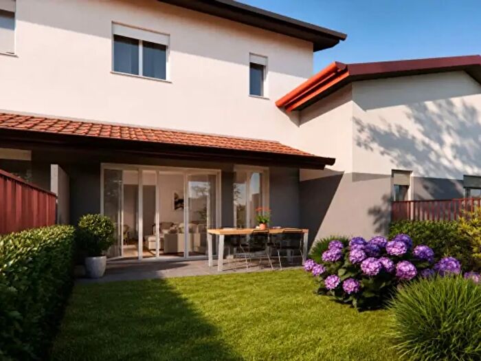 Casa quadrilocale in vendita in Via Don Luigi Milani, San Donato Milanese