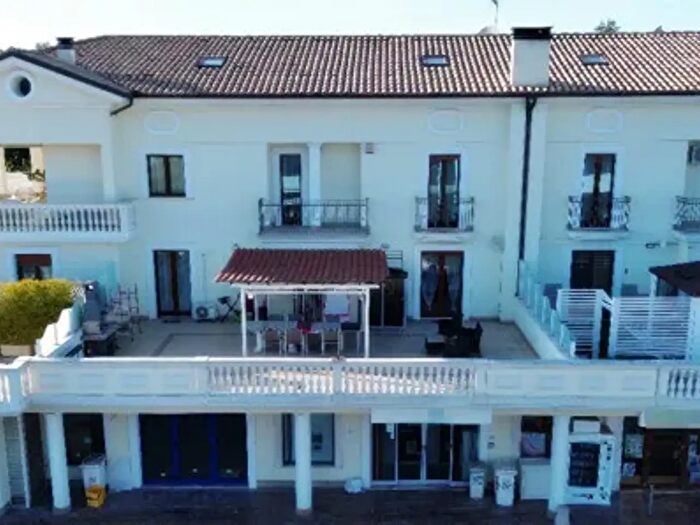 Appartamento con 5 locali in vendita in Via San Gabriele, Collecorvino