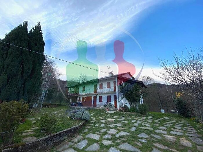 Casa con 8 locali in vendita in Via Bergera, Bagnolo Piemonte