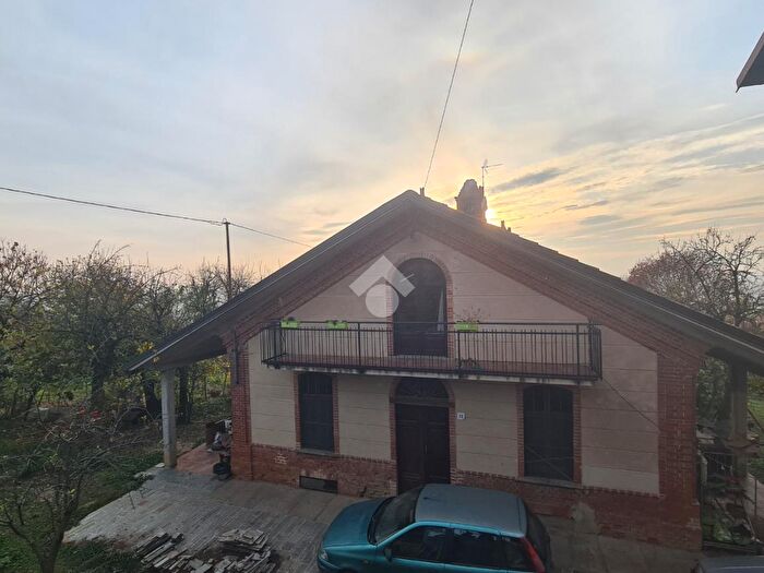 Casa con 5 locali in vendita in Strada Terrapini, Bra