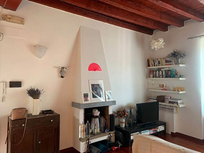 Casa bilocale in affitto in Corso San Gottardo, Milano