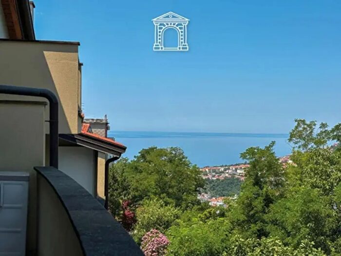 Casa quadrilocale in vendita in Via Commerciale, Trieste
