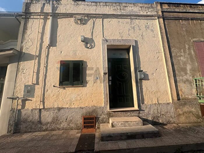 Casa trilocale in vendita in Via Martiri della Resistenza, Torre Santa Susanna