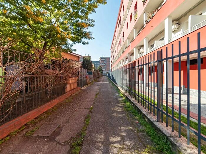 Appartamento trilocale in vendita in Via Novara, Milano