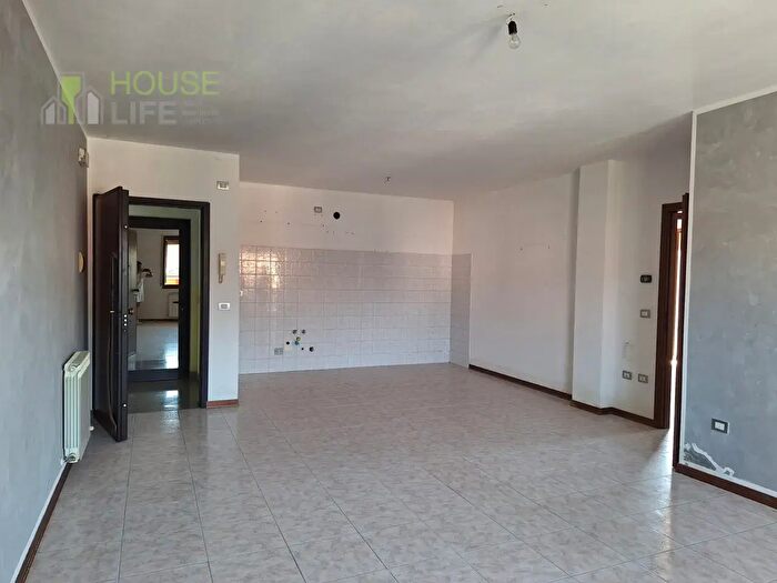 Appartamento trilocale in vendita in Via Primo Maggio, Rosolina