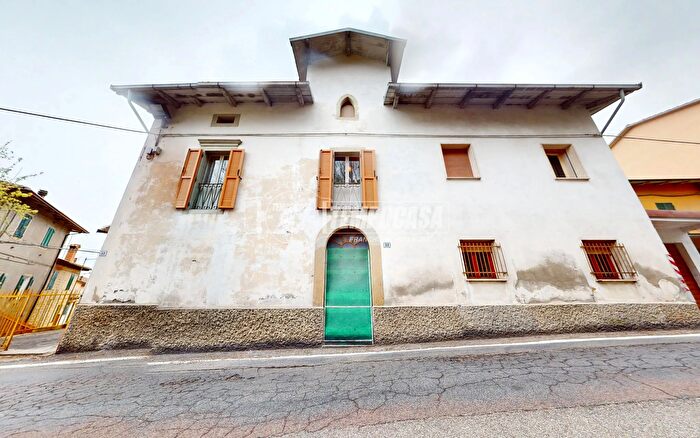 Casa con 12 locali in vendita in Via Borgo, Gaggio Montano