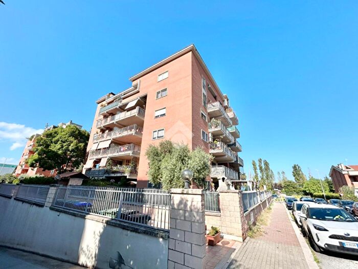 Appartamento trilocale in vendita in Via Eugenio Beltrami, Roma