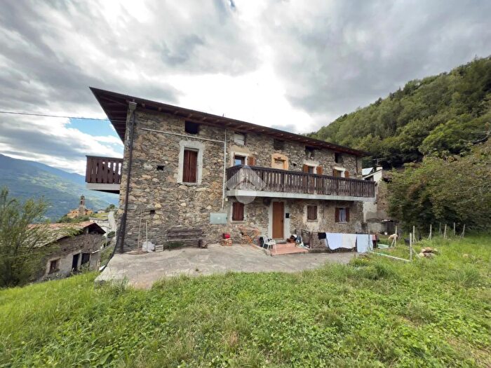 Casa con 10 locali in vendita in Via Sant Antonio, Teglio