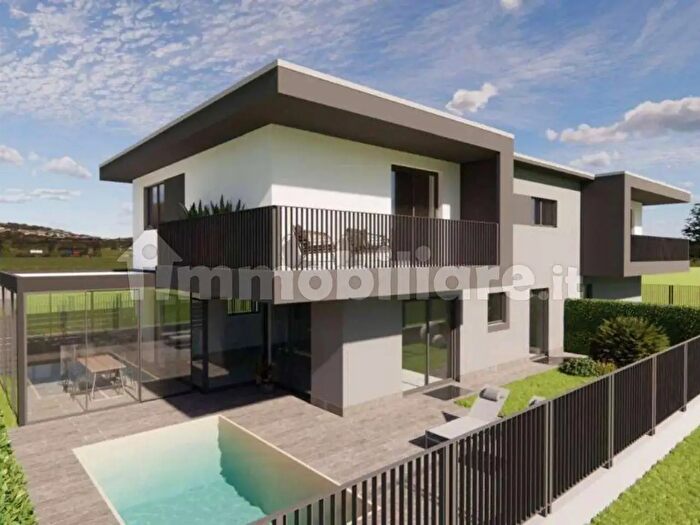 Casa quadrilocale in vendita in Verona