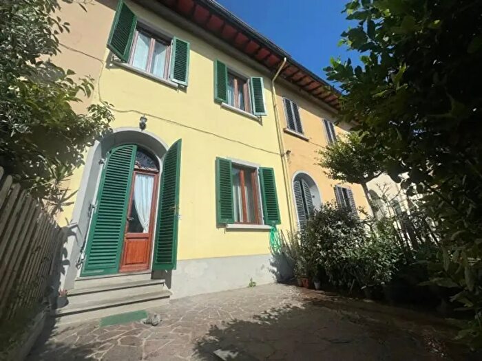 Casa con 5 locali in vendita in Via Roma, Signa