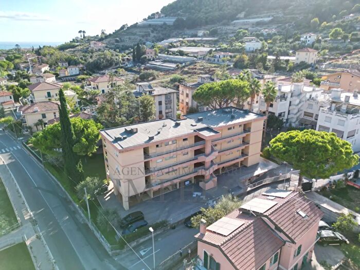 Appartamento bilocale in vendita in Via Defisiu, Bordighera