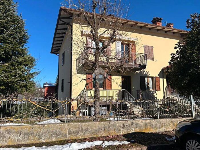 Appartamento quadrilocale in vendita in Via Ferdinando Jacoli, Pavullo Nel Frignano