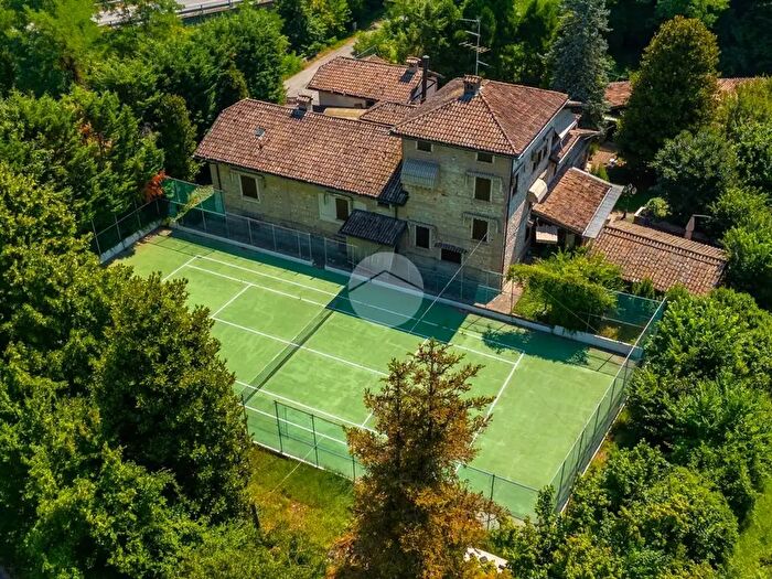 Casa con 5 locali in vendita in Via da Vinci, Albinea