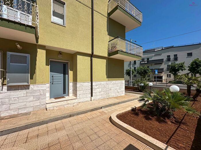 Appartamento trilocale in vendita in Via dei Caduti Putignano, Putignano