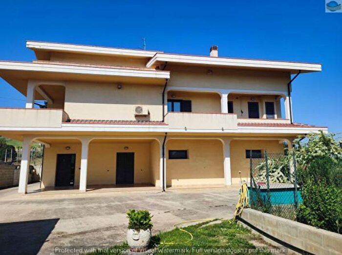 Casa quadrilocale in vendita in Contrada Congiunti, Collecorvino