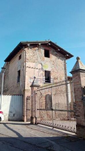 Casa quadrilocale in vendita in Via Morandi, Lonato