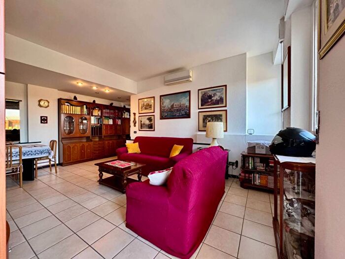 Appartamento trilocale in affitto in Via Giuseppe Ripamonti, Vigentino Fatima, Milano