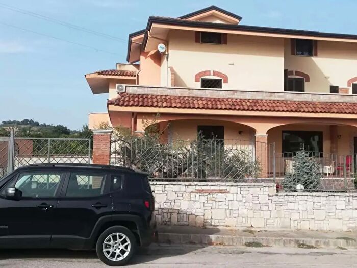 Appartamento con 5 locali in vendita in Via Caduti di Montelungo, Sparanise