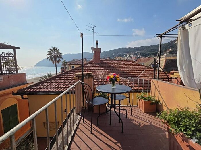 Appartamento bilocale in affitto in Piazza Giuseppe Garibaldi, Laigueglia