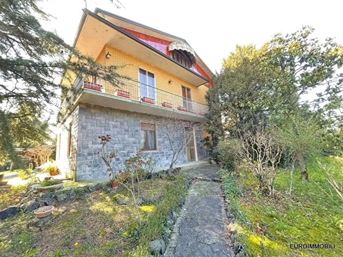Casa con 16 locali in vendita in Strada Pedemontana per Bannone, Traversetolo