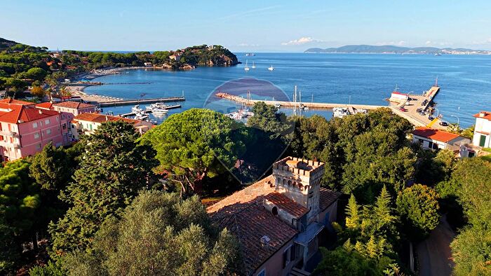 Casa con 10 locali in vendita in Salita Sant'Antonio, Rio