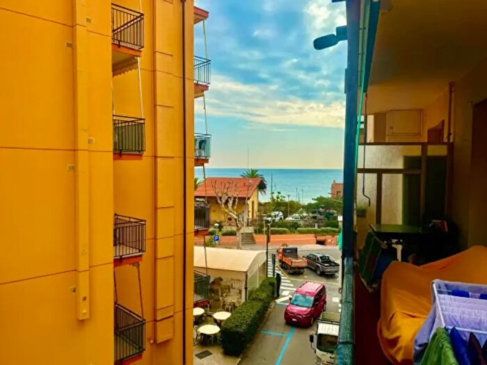 Appartamento bilocale in vendita in Via Alessandro Volta, Borgio Verezzi