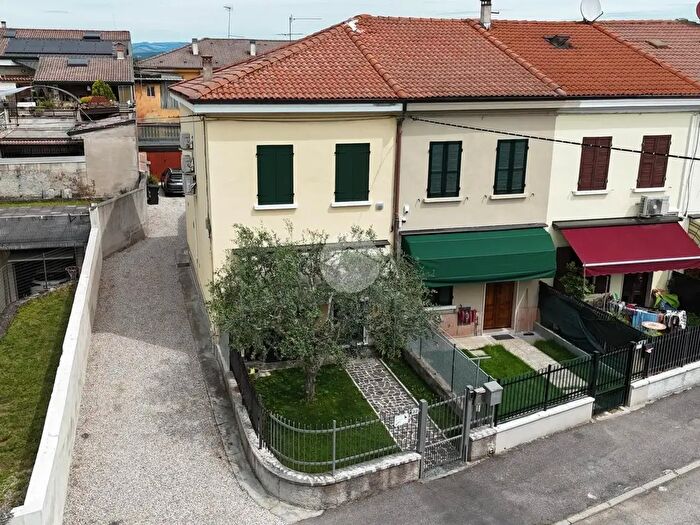 Casa quadrilocale in vendita in Via Trieste, Zevio