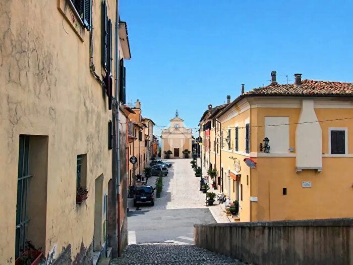 Appartamento con 6 locali in vendita in Via Giuseppe Garibaldi, Poggio Catino