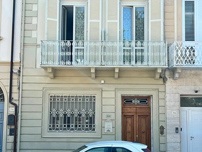 Casa con 7 locali in vendita in Via Sant'Andrea, Viareggio