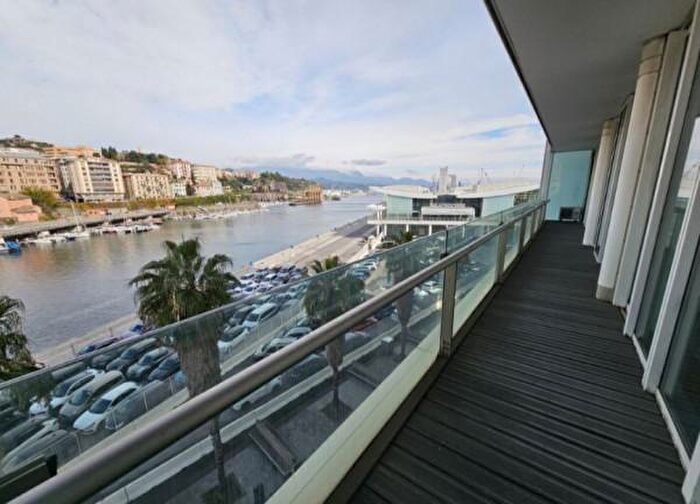 Appartamento quadrilocale in vendita in Via della Calata, Savona