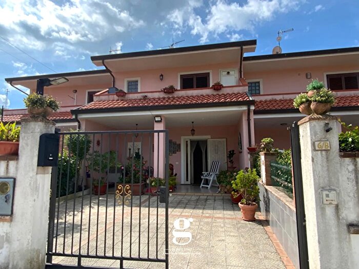 Casa con 6 locali in vendita in Via Mandrone Snc, Castelnuovo Cilento