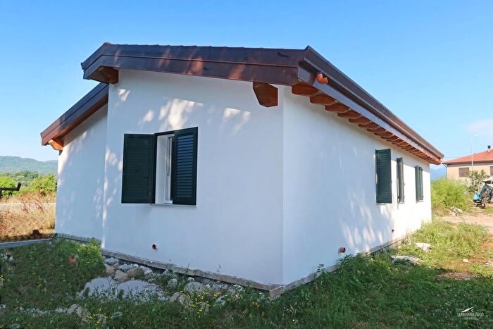 Casa quadrilocale in vendita in Villafranca In Lunigiana