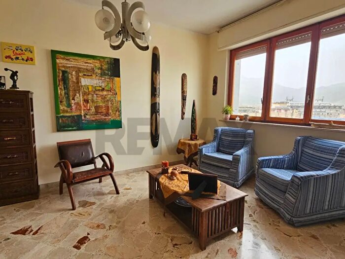 Appartamento con 6 locali in vendita in Viale della Regione Siciliana Nord Ovest, Palermo