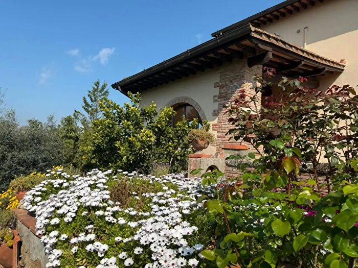 Casa con 10 locali in vendita in Cerreto Guidi