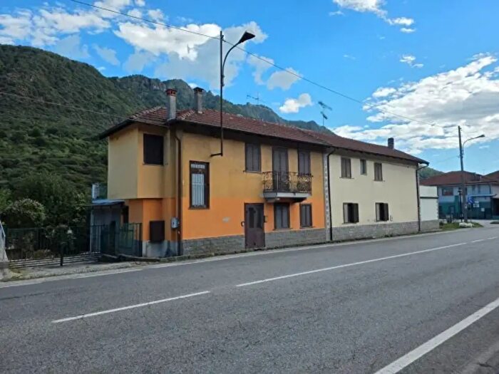 Casa trilocale in vendita in Via Novara, Casale Corte Cerro