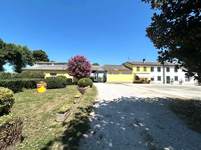Casa quadrilocale in vendita in Isola Della Scala