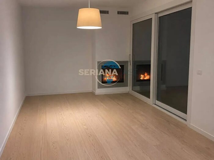 Appartamento trilocale in vendita in Via Vittoria, Nembro