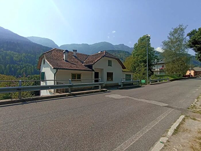 Casa con 6 locali in vendita in Frazione Prato, Prato Carnico