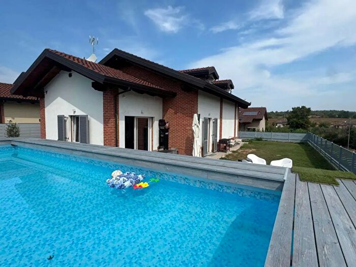 Casa con 7 locali in vendita in Palucco Frazione Revignano, Asti