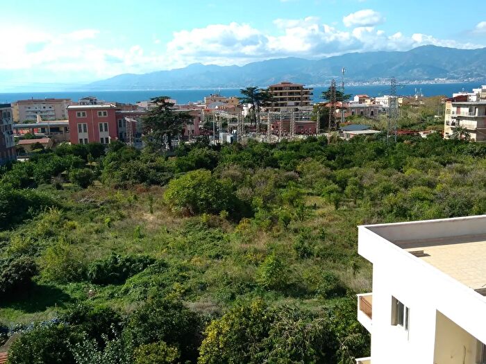 Appartamento quadrilocale in vendita in Via Nazionale Gallico, Reggio Calabria