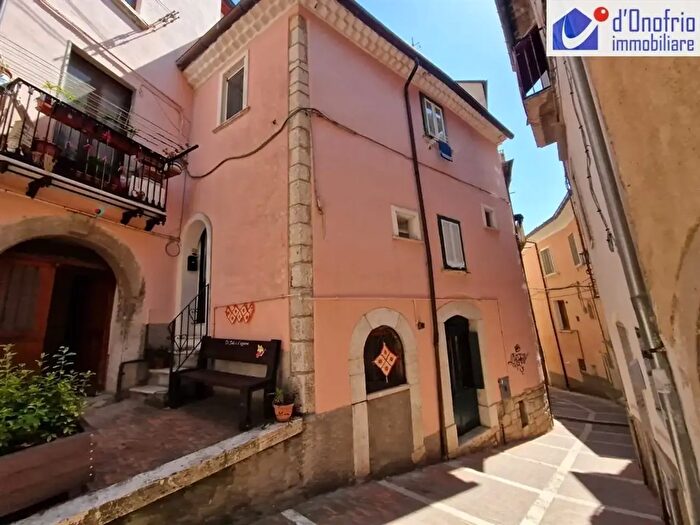 Casa quadrilocale in vendita in Piazza dell'Olmo, Campobasso