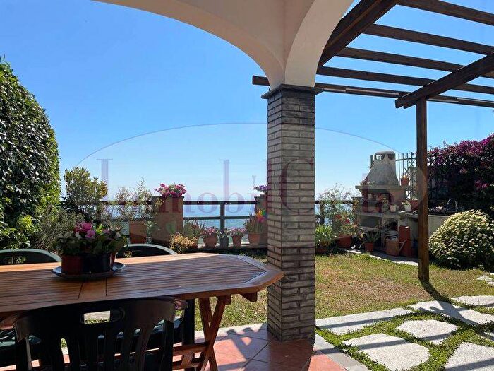 Appartamento con 5 locali in affitto in Lavagna
