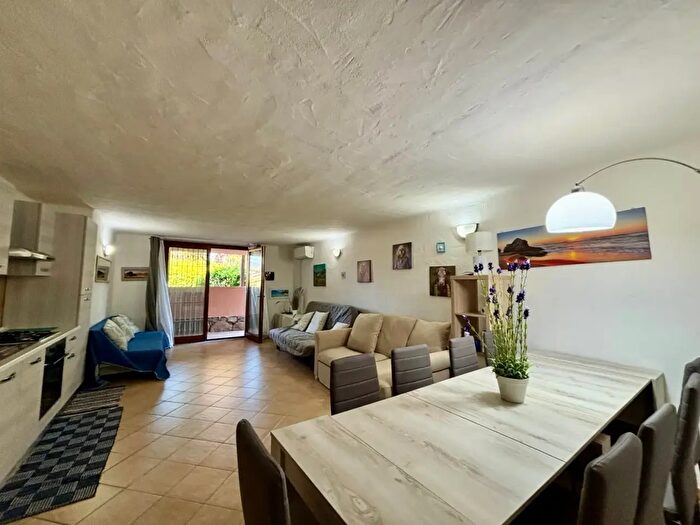 Appartamento quadrilocale in vendita in Via Clelia Donà delle Rose, Olbia