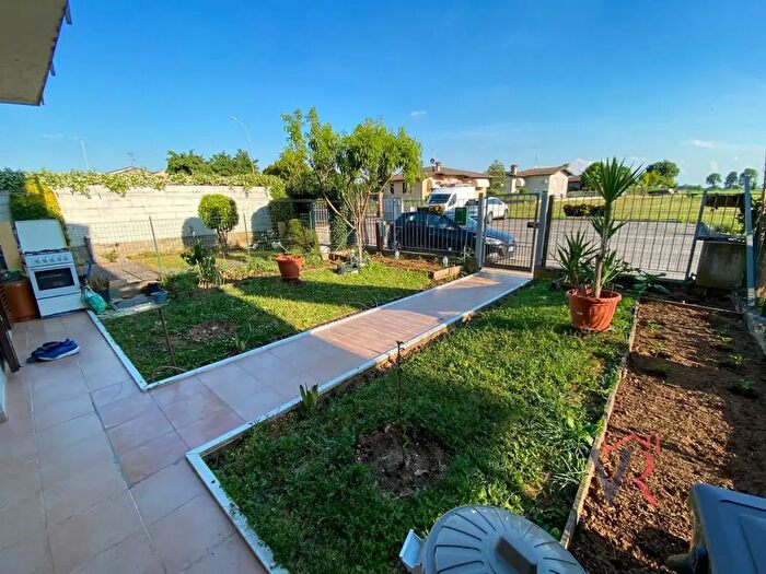 Appartamento trilocale in vendita in Via IV Novembre, San Gervasio Bresciano